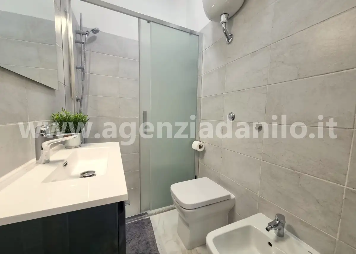 Il bagno con box doccia