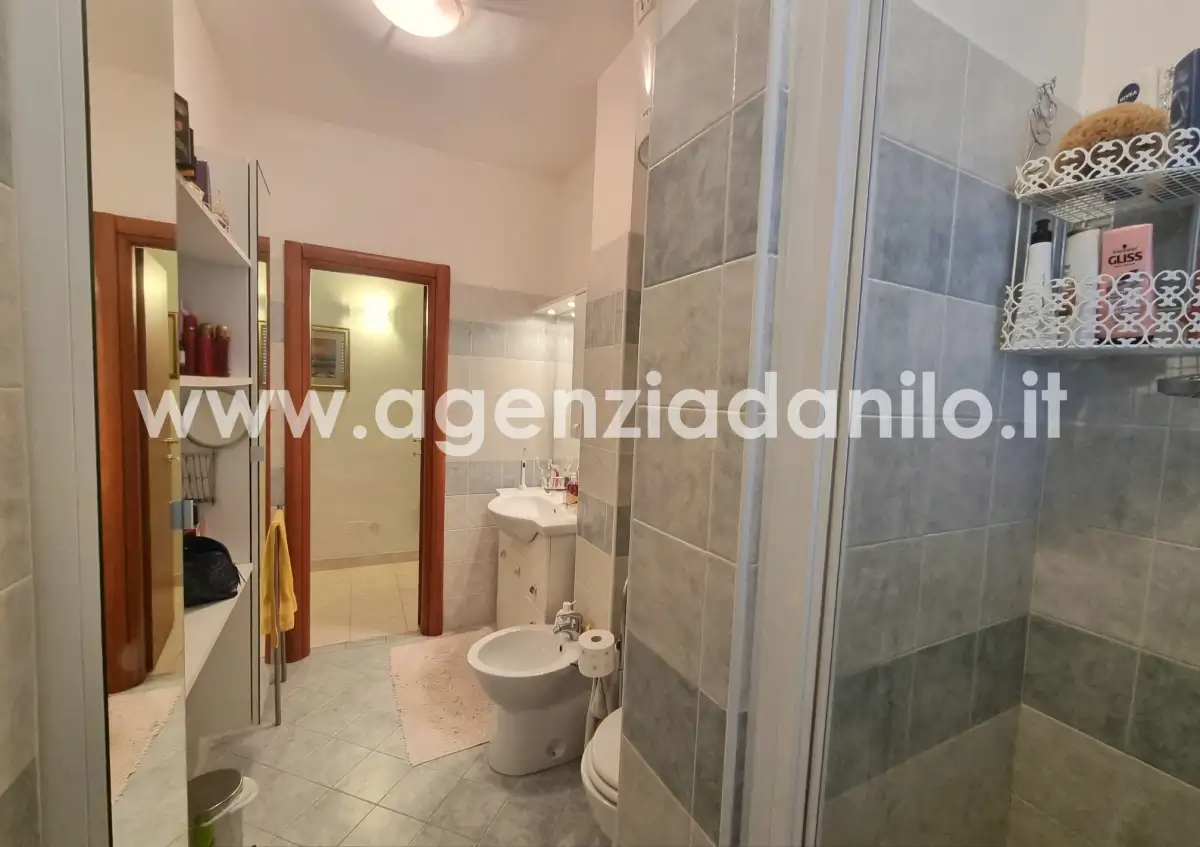 Il bagno con box doccia