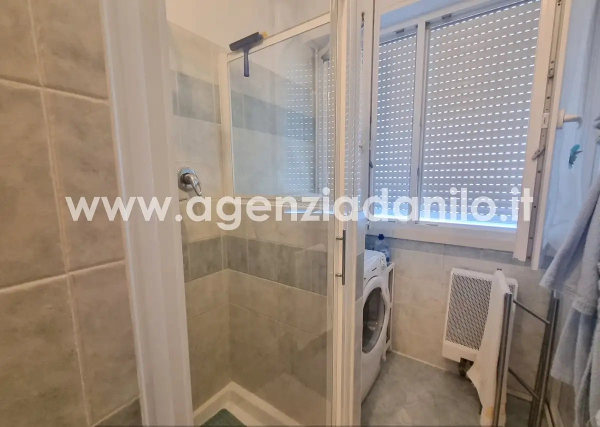 Il bagno con box doccia